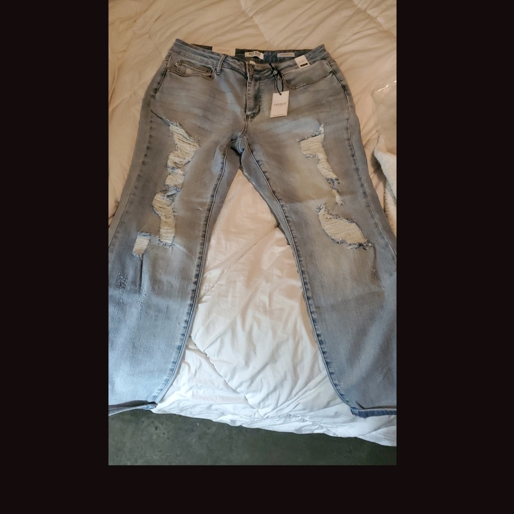 Mid rise light denim boyfriend jean